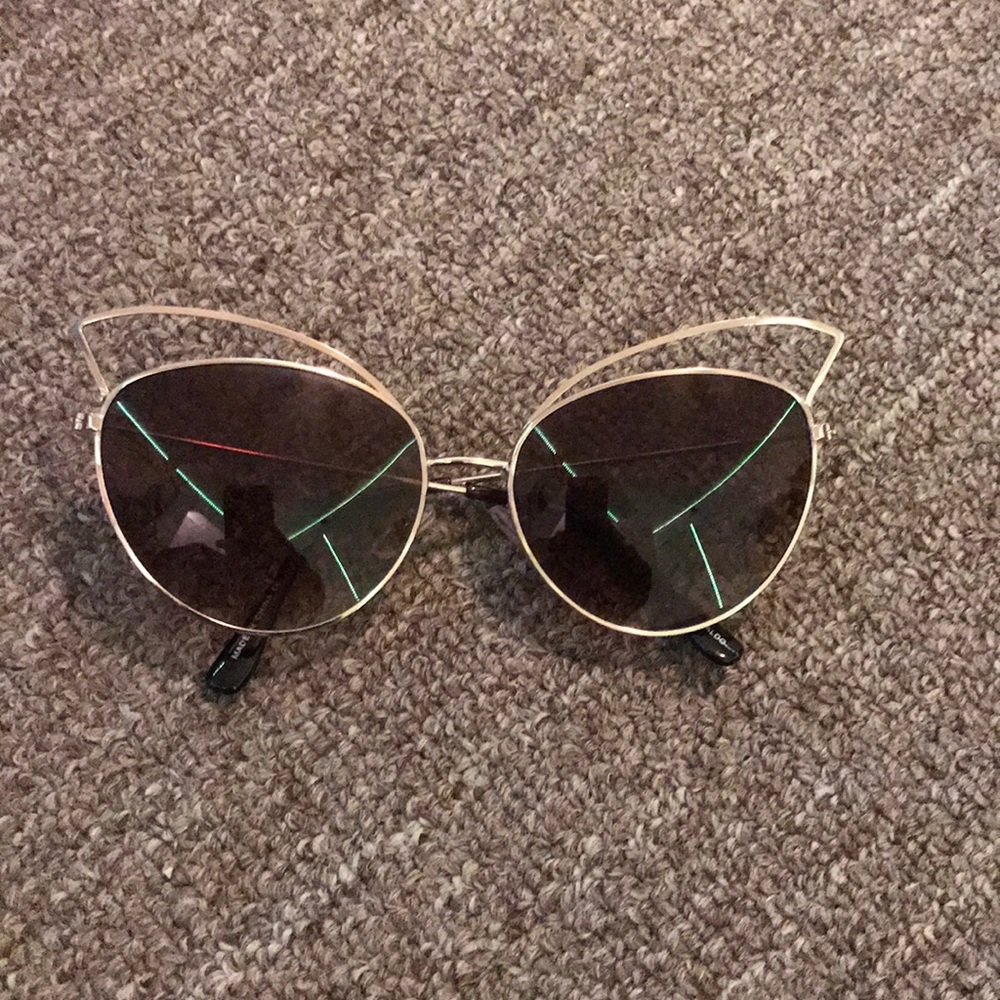 Cat eye wire frame sunglasses